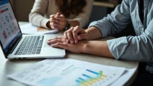 Joint Bank Accounts vs. Separate Accounts: What’s Best for Couples? 